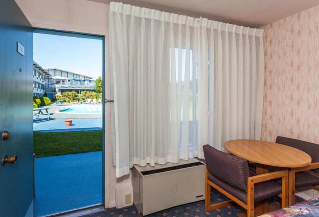 Howard Johnson By Wyndham Nanaimo Harbourside 외부 사진