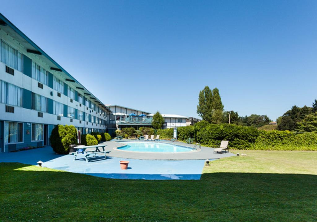 Howard Johnson By Wyndham Nanaimo Harbourside 외부 사진