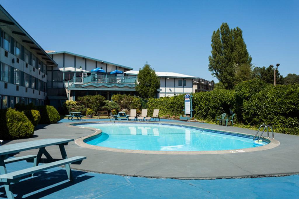 Howard Johnson By Wyndham Nanaimo Harbourside 외부 사진