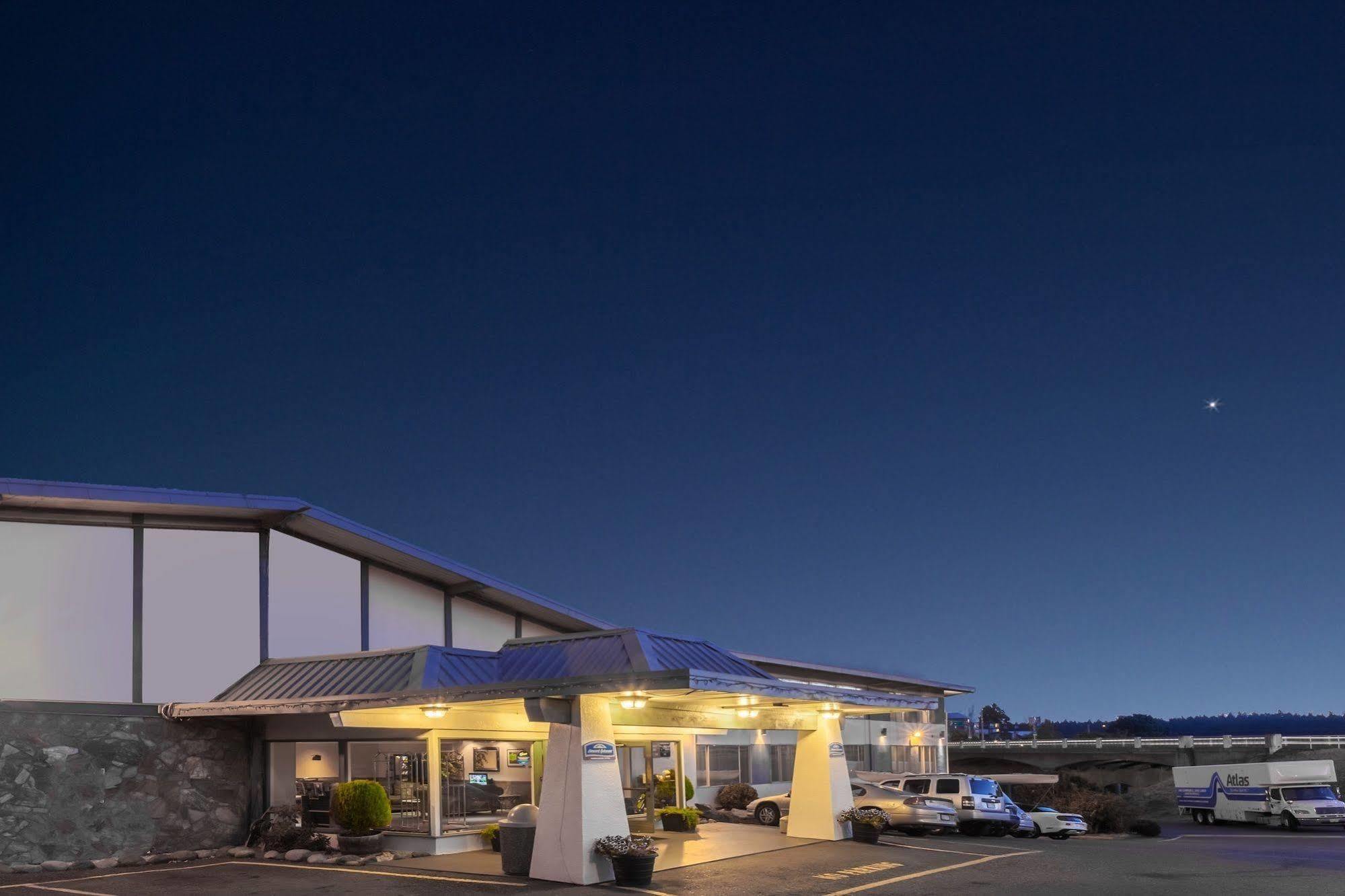 Howard Johnson By Wyndham Nanaimo Harbourside 외부 사진