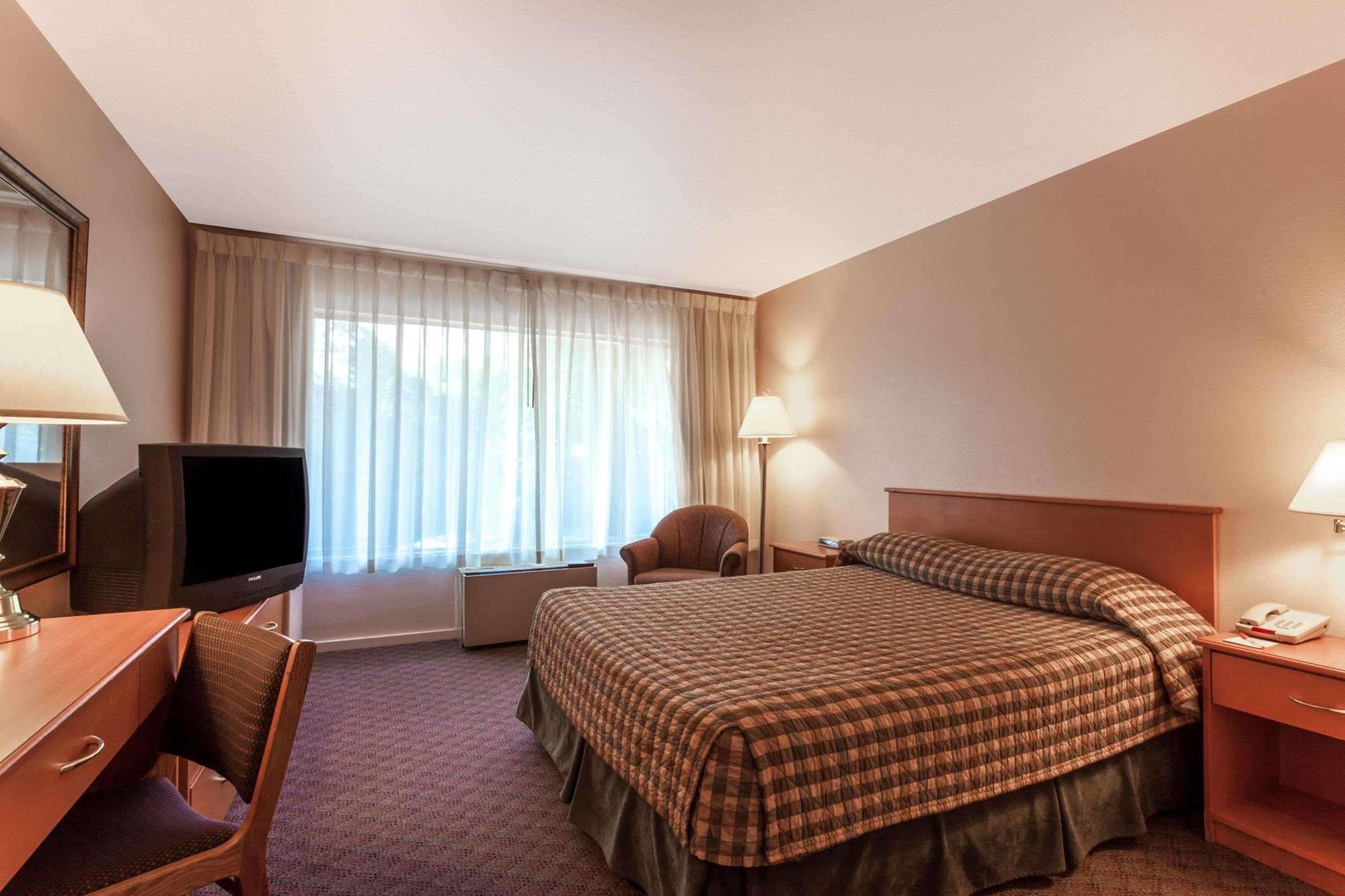 Howard Johnson By Wyndham Nanaimo Harbourside 외부 사진