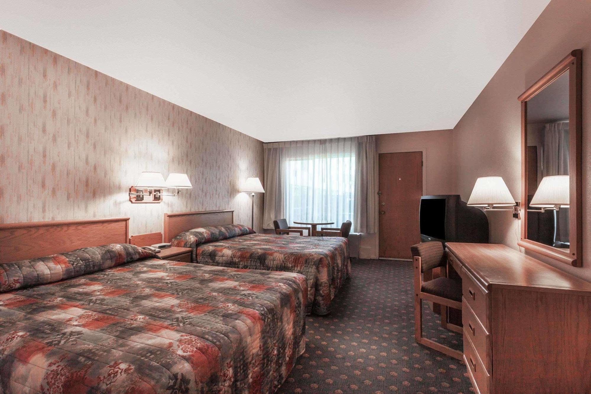 Howard Johnson By Wyndham Nanaimo Harbourside 외부 사진