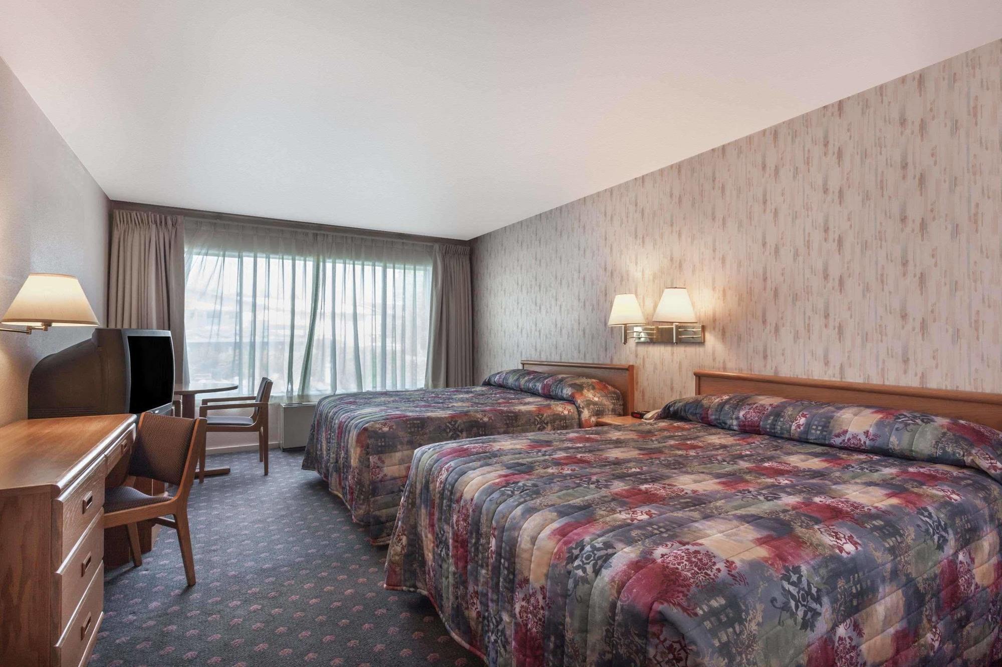 Howard Johnson By Wyndham Nanaimo Harbourside 외부 사진