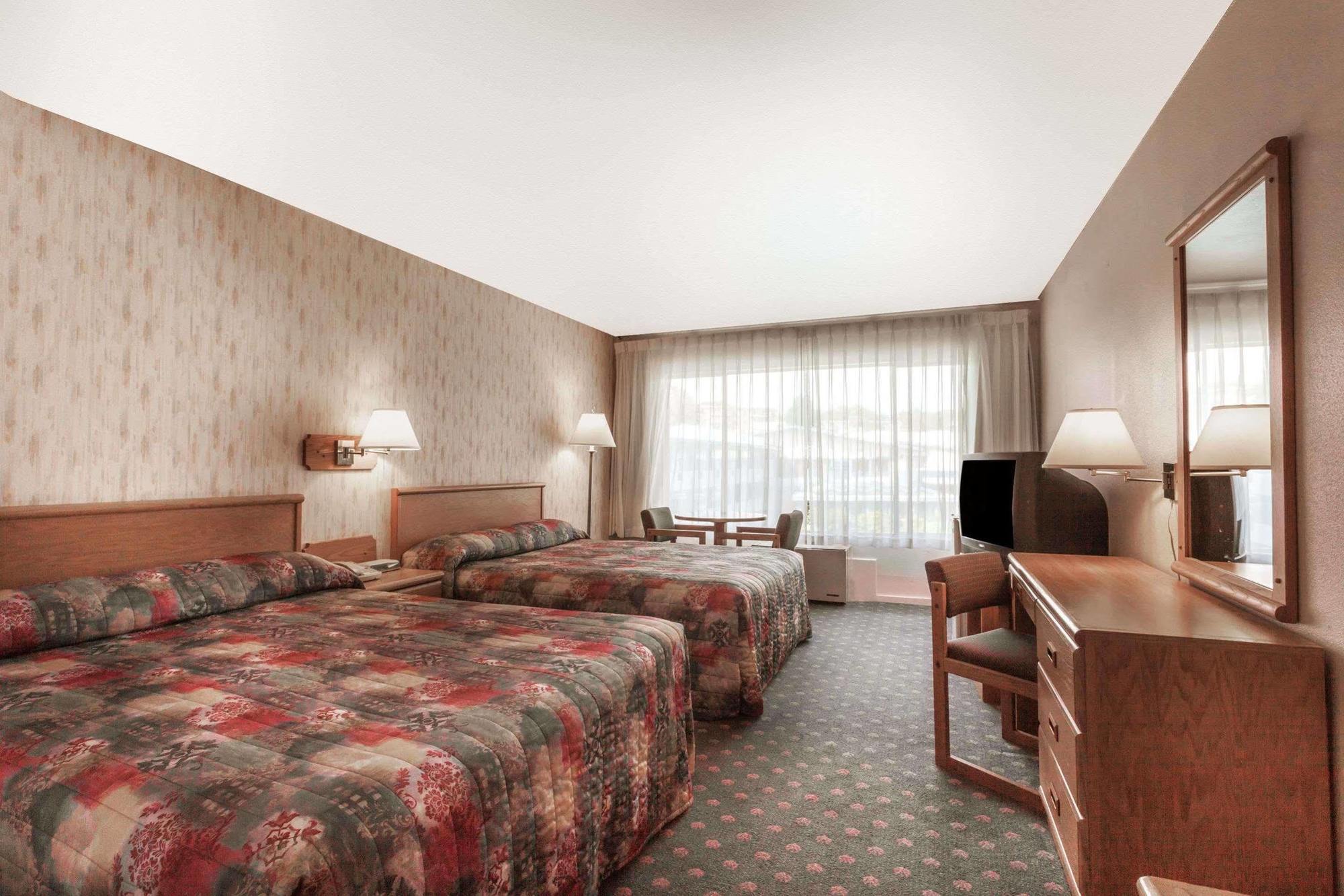 Howard Johnson By Wyndham Nanaimo Harbourside 외부 사진