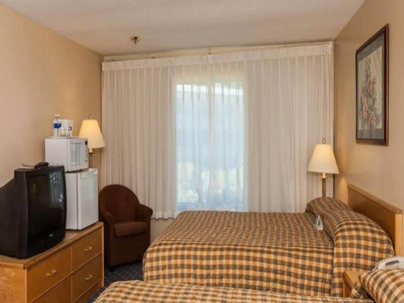 Howard Johnson By Wyndham Nanaimo Harbourside 외부 사진