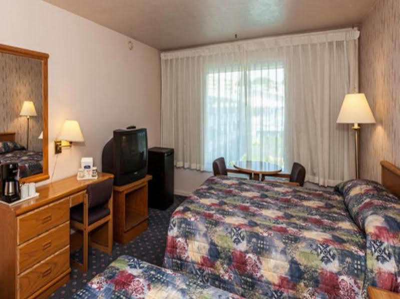 Howard Johnson By Wyndham Nanaimo Harbourside 외부 사진