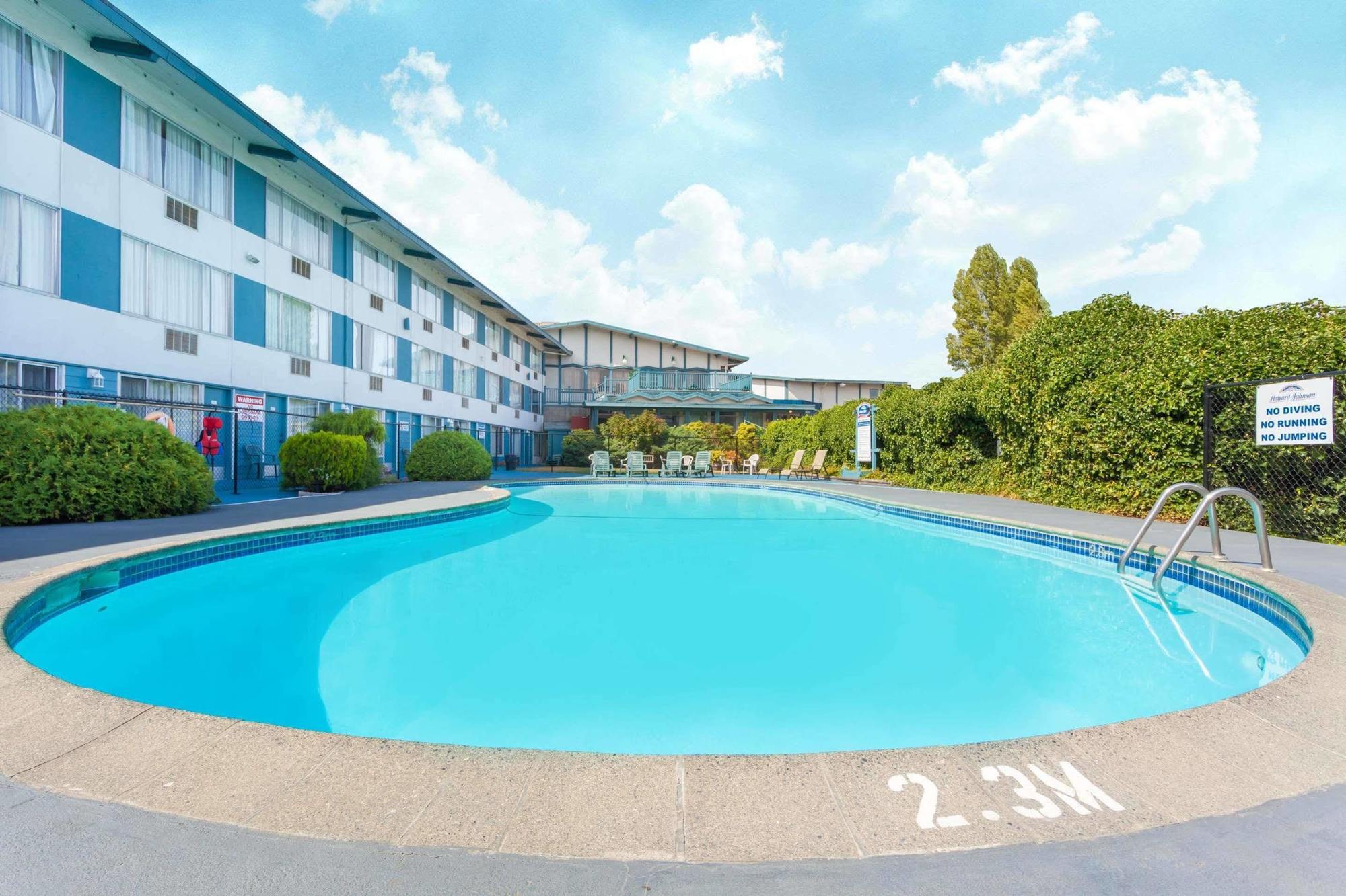 Howard Johnson By Wyndham Nanaimo Harbourside 외부 사진